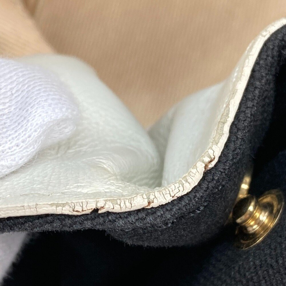 CHANEL Black Leather Shoulder Bag - Picture 15 of 16